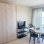 Beachside With Views Apartman